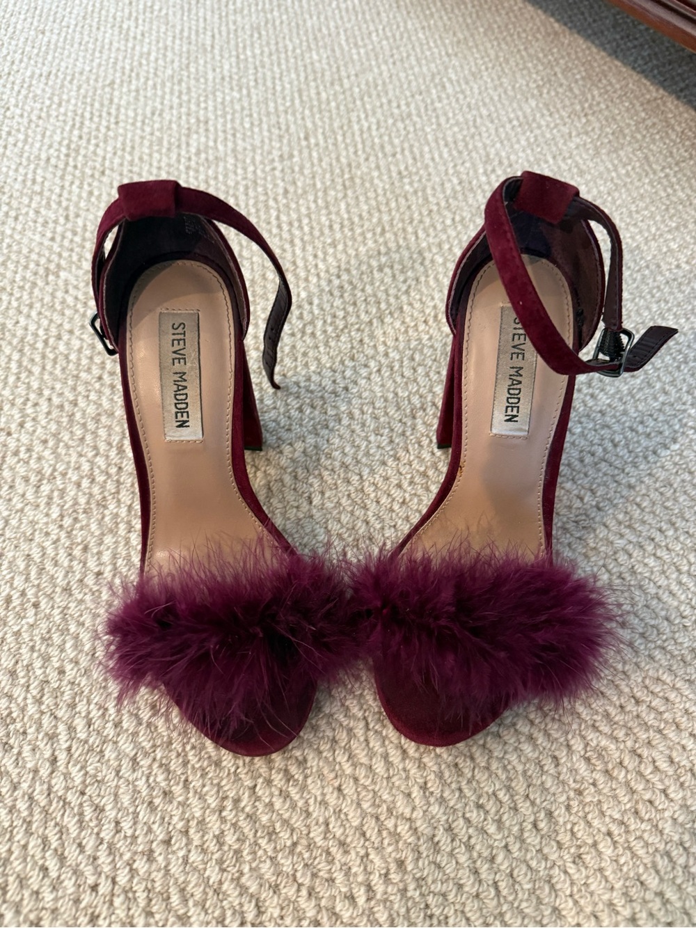 Steve Madden "Carabu" Feathered Ankle-Strap Block HeelsSumptuous Suede Size 7M - Picture 1 of 8